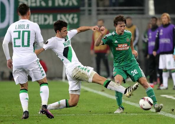 SOCCER - EL, Rapid vs Sassuolo VIENNA,AUSTRIA,20.OCT.16 - SOCCER - UEFA Europa League, group stage, SK Rapid Wien vs US Sassuolo Calcio. Image shows Luca Mazzitelli (Sassuolo) and Ivan Mocinic (Rapid). Keywords: Wien Energie. GEPAxpictures xWalterxLuger