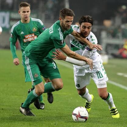 SOCCER - EL, Rapid vs Sassuolo VIENNA,AUSTRIA,20.OCT.16 - SOCCER - UEFA Europa League, group stage, SK Rapid Wien vs US Sassuolo Calcio. Image shows Louis Schaub, Christoph Schoesswendter (Rapid) and Alessandro Matri (Sassuolo). Keywords: Wien Energie. GEPAxpictures xWalterxLuger