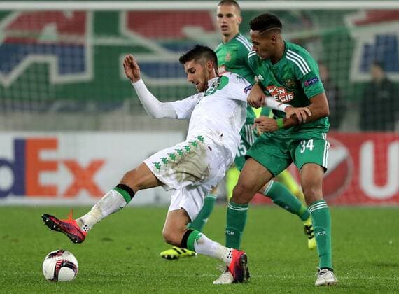 SOCCER - EL, Rapid vs Sassuolo VIENNA,AUSTRIA,20.OCT.16 - SOCCER - UEFA Europa League, group stage, SK Rapid Wien vs US Sassuolo Calcio. Image shows Lorenzo Pellegrini (Sassuolo) and Joelinton (Rapid). Keywords: Wien Energie. GEPAxpictures xWalterxLuger
