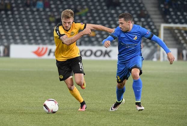 20.10.2016 Bern,Schweiz Fussball Herren Europa League Saison 2016 2017 BSC Young Boys - Apoel Nikosia Bild zeigt Thorsten Schick (YB) gegen Roberto Lago (Apoel FC) re. Zweikampf Aktion 
