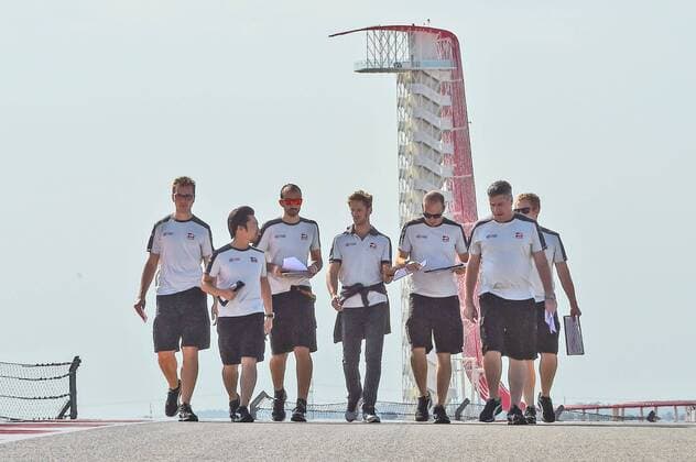 Romain Grosjean (Haas F1 Team) bei der Streckenbesichtigung mit Teammitgliedern, Grosser Preis der USA 2016, Motorsport, Formel 1, 20.10.2016, Austin Copyright: xAndre Eibner-Pressefotox EP_JAE
