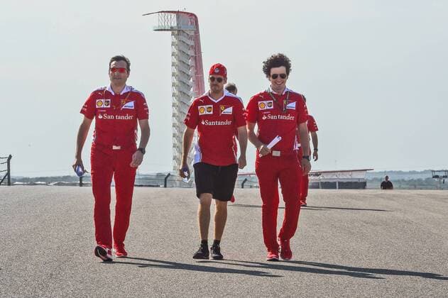Sebastian Vettel (Scuderia Ferrari) bei der Streckenbesichtigung mit Teammitgliedern, Grosser Preis der USA 2016, Motorsport, Formel 1, 20.10.2016, Austin Copyright: xAndre Eibner-Pressefotox EP_JAE