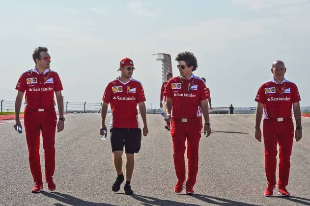 Sebastian Vettel (Scuderia Ferrari) bei der Streckenbesichtigung mit Teammitgliedern, Grosser Preis der USA 2016, Motorsport, Formel 1, 20.10.2016, Austin Copyright: xAndre Eibner-Pressefotox EP_JAE