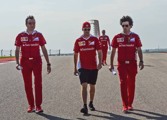 Sebastian Vettel (Scuderia Ferrari) bei der Streckenbesichtigung mit Teammitgliedern, Grosser Preis der USA 2016, Motorsport, Formel 1, 20.10.2016, Austin Copyright: xAndre Eibner-Pressefotox EP_JAE