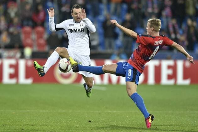 Vlatko Lazic, left, of Astra and David Limbersky of Viktoria in action during the European Football League third round group E match FC Viktoria Plzen vs FC Astra Giurgiu in Pilsen, Czech Republic, October 20, 2016. (CTKxPhoto MichalxKamaryt) CTKPhotoP201610201205501  _KMT4262