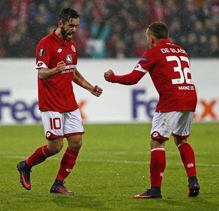 Yunus Malli (l) von Mainz jubelt nach seinem Tor zum 1:0 mit Pablo De Blasis. Fussball, Herren, Europa League, Saison 2016 2017, 1. FSV Mainz 05 - RSC Anderlecht, Gruppenphase 3. Spieltag am 20.10.2016 in der Opel Arena in Mainz. 1. FSV Mainz 05 - RSC Anderlecht