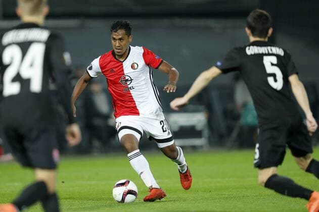 (L-R) Dmytro Grechyshkin of FC Zorya Luhansk, Renato Tapia of Feyenoord, Artem Gordiyenko of FC Zorya Luhanskduring the Europa League group A match between Feyenoord and Zorya Luhansk on October 20, 2016 at the Kuip stadium in Rotterdam, The Netherlands. Feyenoord v Zorya Luhansk UEFA Europa League 2016 2017 xVIxxIVx 6433719