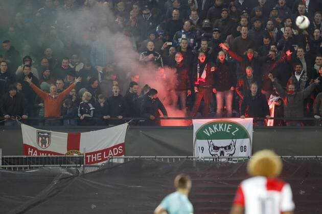 fans of Feyenoord, fireworksduring the Europa League group A match between Feyenoord and Zorya Luhansk on October 20, 2016 at the Kuip stadium in Rotterdam, The Netherlands. Feyenoord v Zorya Luhansk UEFA Europa League 2016 2017 xVIxxIVx 6433736