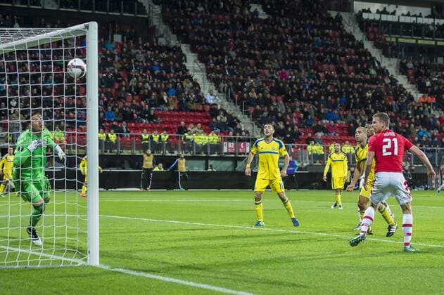 Robert Muhren of AZ Alkmaar scoresduring the UEFA Europa League group D match between AZ Alkmaar and Maccabi Tel Aviv on October 20, 2016 at the AFAS stadium in Alkmaar, The Netherlands. AZ v Maccabi Tel Aviv UEFA Europa League 2016 2017 xVIxGerritxvanxKeulenxIVx 6433808