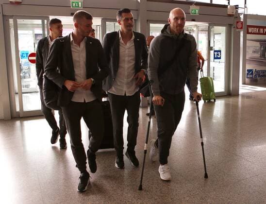 SOCCER - EL, Roma vs A.Wien ROME,ITALY,21.OCT.16 - SOCCER - UEFA Europa League, group stage, AS Roma vs FK Austria Wien, departure from Rome Airport. Image shows Patrizio Stronati, Petar Filipovic and Robert Almer (A.Wien). GEPAxpictures xChristianxOrt