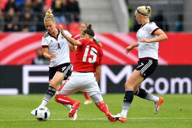 WOMEN SOCCER - GER vs AUT, friendly match REGENSBURG,GERMANY,22.OCT.16 - WOMEN SOCCER - OEFB international match Länderspiel Germany vs Austria, test match. Image shows Leonie Maier (GER), Nicole Billa (AUT) and Pauline Bremer (GER). GEPAxpictures xFlorianxErtl