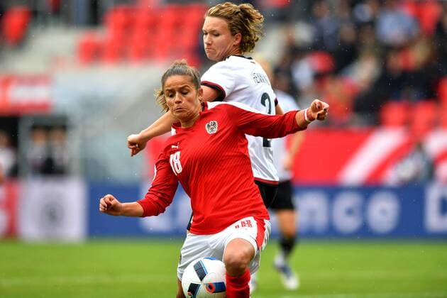 WOMEN SOCCER - GER vs AUT, friendly match REGENSBURG,GERMANY,22.OCT.16 - WOMEN SOCCER - OEFB international match Länderspiel Germany vs Austria, test match. Image shows Laura Feiersinger (AUT) and Josephine Henning (GER). GEPAxpictures xFlorianxErtl