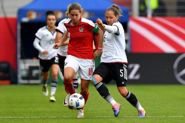 WOMEN SOCCER - GER vs AUT, friendly match REGENSBURG,GERMANY,22.OCT.16 - WOMEN SOCCER - OEFB international match Länderspiel Germany vs Austria, test match. Image shows Nina Burger (AUT) and Babett Peter (GER). GEPAxpictures xFlorianxErtl