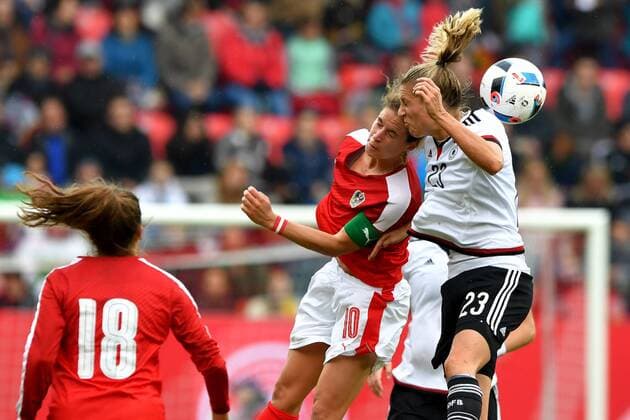 WOMEN SOCCER - GER vs AUT, friendly match REGENSBURG,GERMANY,22.OCT.16 - WOMEN SOCCER - OEFB international match Länderspiel Germany vs Austria, test match. Image shows Nina Burger (AUT) and Verena Faisst (GER). GEPAxpictures xFlorianxErtl
