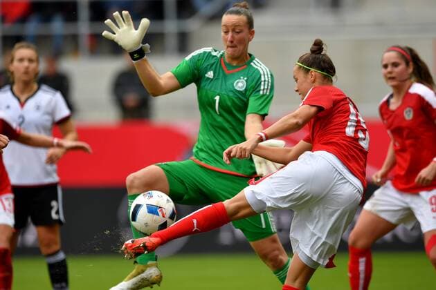 WOMEN SOCCER - GER vs AUT, friendly match REGENSBURG,GERMANY,22.OCT.16 - WOMEN SOCCER - OEFB international match Länderspiel Germany vs Austria, test match. Image shows Almuth Schult (GER) and Nicole Billa (AUT). GEPAxpictures xFlorianxErtl