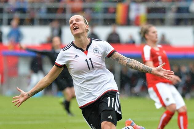 Anja MIttag (Deutschland) jubelt nach ihrerm Tor zum 1:0 Regensburg, Deutschland, 22.10.2016 - Fussball, Nationalmannschaft, Deutschland - Oesterreich, Fussball, Nationalmannschaft, Deutschland - Oesterreich, xKLx