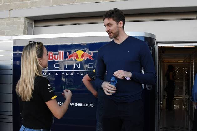 Qualifying training session F1 GP at Austin, USA. In this picture, Pau Gasol and Carmen Jorda. xRUBIOx  RV RACING PRESS