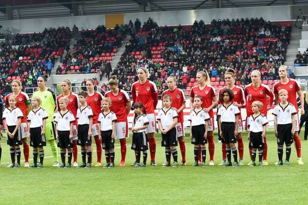 Mannschaftsfoto Österreich, Fussball, Länderspiel Frauen, Deutschland - Österreich, Fussball, Länderspiel Frauen, Deutschland - Österreich, xmhx
