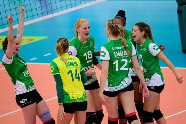23.10.2016, Halle Berg Fidel, Muenster Volleyball, Bundesliga Frauen, Normalrunde, USC Münster Muenster vs. Allianz MTV Stuttgart Jubel Sina Fuchs ( 6 Muenster), Linda Dörendahl Doerendahl ( 14 Muenster), Leonie Schwertmann ( 18 Muenster), Hanna Orthmann ( 12 Muenster), Erica Wilson ( 11 Muenster), Kaisa Alanko ( 10 Muenster)