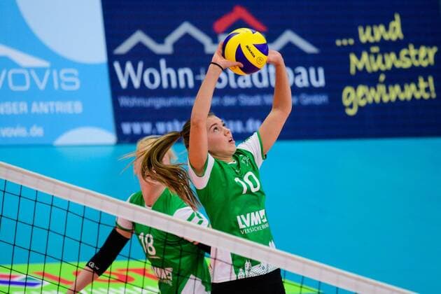 23.10.2016, Halle Berg Fidel, Muenster Volleyball, Bundesliga Frauen, Normalrunde, USC Münster Muenster vs. Allianz MTV Stuttgart Zuspiel Kaisa Alanko ( 10 Muenster)