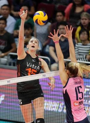 (161023) -- PASAY CITY, Oct. 23, 2016 -- Tatiana Kosheleva (L) of Eczacibasi VitrA Istanbul competes against Jovana Stevanovic of Pomi Casalmaggiore during the final match of 2016 FIVB Women s Club World Championship WM Weltmeisterschaft in Pasay City, the Philippines, Oct. 23, 2016. Eczacibasi VitrA Istanbul won 3-2. ) (SP)PHILIPPINES-FIVB WOMEN S CLUB WORLD CHAMPIONSHIP-FINAL RouellexUmali 