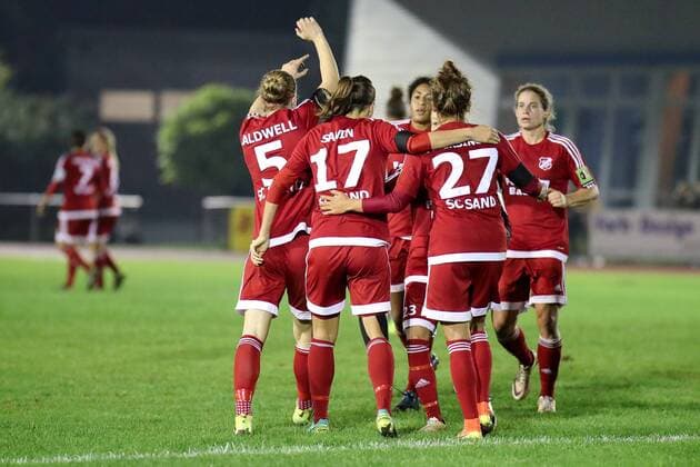 Spielerinnen des SC Sand jubeln über das Tor zum 0:2, Jubel, Torjubel, Torerfolg, celebrate the goal, goal, celebration, Jubel ueber das Tor, optimistisch, Action, Aktion, Fussball, DFB-Pokal der Frauen, TSV SCHOTT Mainz - SC Sand, xozx