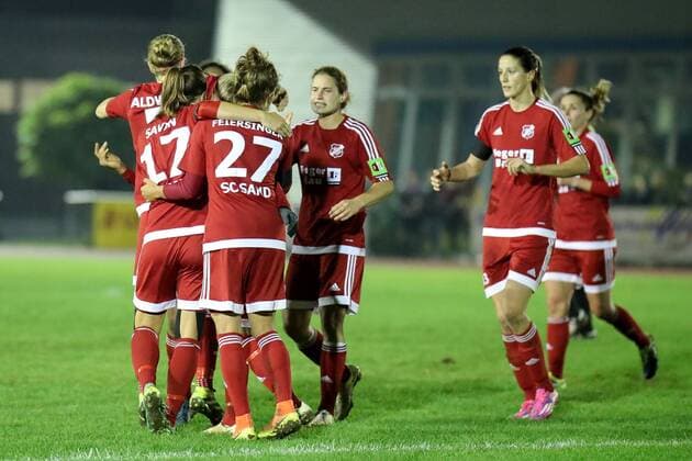 Spielerinnen des SC Sand jubeln über das Tor zum 0:2, Jubel, Torjubel, Torerfolg, celebrate the goal, goal, celebration, Jubel ueber das Tor, optimistisch, Action, Aktion, Fussball, DFB-Pokal der Frauen, TSV SCHOTT Mainz - SC Sand, xozx