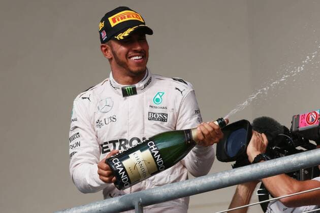 Bilder des Tages - SPORT Motorsports: FIA Formula One World Championship WM Weltmeisterschaft 2016, Grand Prix of United States, 44 Lewis Hamilton (GBR, Mercedes AMG Petronas Formula One Team), xHOCHxZWEIx