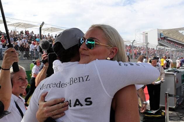United States Grand Prix, Austin 20 - 23 October 2016 23.10.2016 - Race, Lewis Hamilton (GBR) Mercedes AMG F1 W07 Hybrid and Lindsey Vonn (USA) Skier 