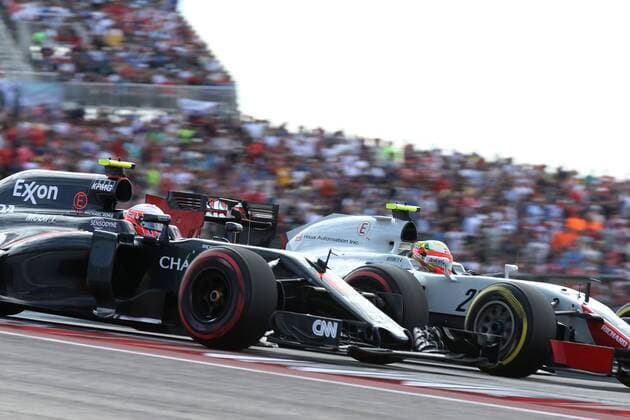 Motorsports: FIA Formula One World Championship WM Weltmeisterschaft 2016, Grand Prix of United States, 22 Jenson Button (GBR, McLaren Honda Formula 1 Team), 21 Esteban Gutierrez (MEX, Haas F1 Team), xHOCHxZWEIx