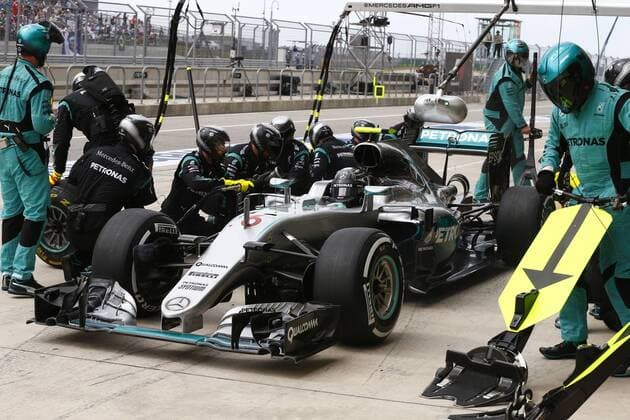 Motorsports: FIA Formula One World Championship WM Weltmeisterschaft 2016, Grand Prix of United States, 6 Nico Rosberg (GER, Mercedes AMG Petronas Formula One Team), xHOCHxZWEIx