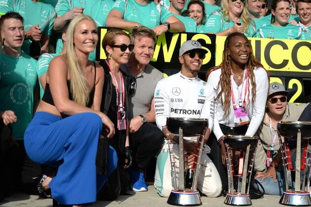 United States Grand Prix, Austin 20 - 23 October 2016 23.10.2016 - Race, Celebration, Lewis Hamilton (GBR) Mercedes AMG F1 W07 Hybrid and 2nd position Nico Rosberg (GER) Mercedes AMG F1 W07 Hybrid, Lindsey Vonn (USA) Skier, Gordon Ramsay (GBR), Celebrity Chef and Venus Williams (USA) 