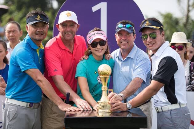 October 23, 2016 - Haikou, Hainan, China - One the first tee.L to R Chinese actor Cao Weiyu, footballer Gary McAllister,Miss Hong Kong runner up and tennis double champion, Cindy Lee, golfer Rich Beem and Tenniel Chu, Vice Chairman of Mission Hills Group.Prize presentation ceremony at the Blackstone course in Mission Hills resort Haikou during the 2nd round of the 4th World celebrity Pro-am. .Blackstone course, Mission Hills resort, Haikou, Hainan Island China. Round 2 of the Mission Hills 4th World celebrity Pro-Am tournament 2016 - ZUMAr144 20161023_zap_r144_007