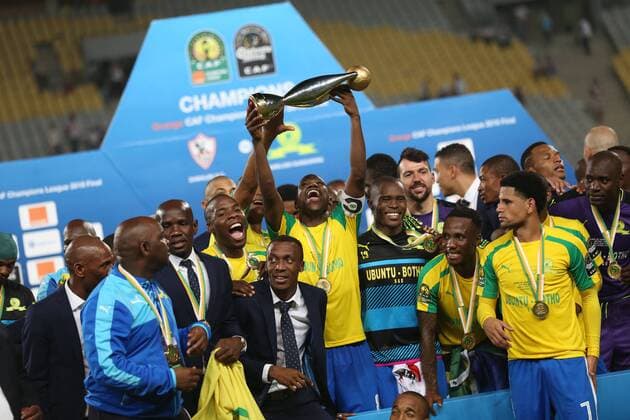 Players of Mamelodi Sundowns celebrate after claiming the 2016 African Champions League title in Alexandria, Egypt, on Oct. 23, 2016. South Africa s Mamelodi Sundowns won the 2016 African Champions League on Sunday by defeating Egypt s Zamalek with a 3-1 aggregate victory in the two-leg finals. ) (SP)EGYPT-ALEXANDIA-AFRICAN CHAMPIONS LEAGUE-FINAL AhmedxGomaa 