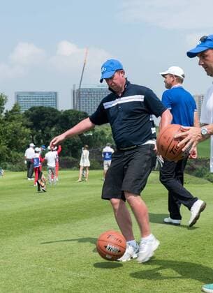 October 23, 2016 - Haikou, Hainan, China - Footballer Robbie Fowler during a basketball shoot out on the 17th tee at the Blackstone course in Mission Hills resort Haikou during the 2nd round of the 4th World celebrity Pro-am. .Blackstone course, Mission Hills resort, Haikou, Hainan Island China. Round 2 of the Mission Hills 4th World celebrity Pro-Am tournament 2016 - ZUMAr144 20161023_zap_r144_014