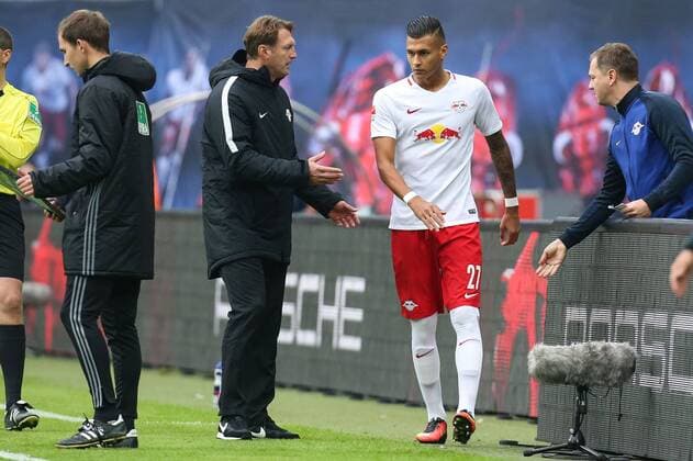 Einwechslung - Davie Selke und Trainer Ralph Hasenhüttl (RB Leipzig) - 1. Fussball Bundesliga Saison 2016-2017 RasenBallsport Leipzig vs. Werder Bremen in der Red Bull Arena in Leipzig - Deutschland, Fu§ball, Mann, Männer,23.10.2016
