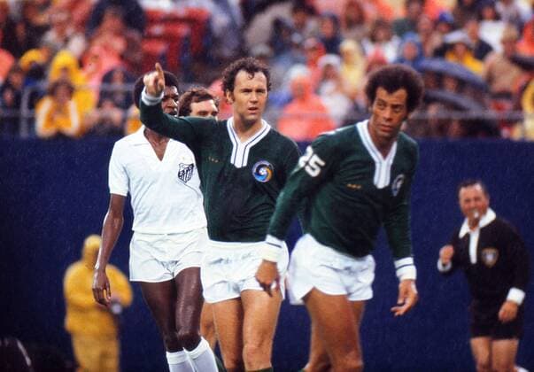 Football Cosmos Franz Beckenbauer (left) and Carlos Alberto (right) Pele s farewell game. Cosmos v Santos, Giants Stadium, New York, 01 10 1977 