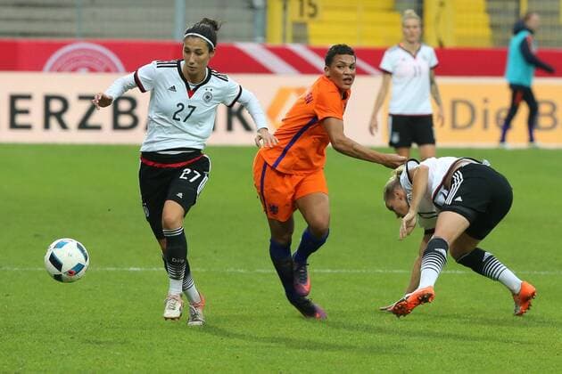 Aalen, GERMANY, 25.10.2016, Deutschland, Test Laenderspiel, Frauen Deutschland vs Niederlande, Sara Doorsoun, Shanice v.d Sanden ( DeFodi515