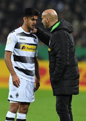 Fussball, DFB pokal Saison 2016 2017, Spieltag 2, Borussia Mönchengladbach vs. VfB Stuttgart , 25.10.2016, Stadion am Borussia Park Mönchengladbach, Mahmoud Dahoud , Andre Schubert Trainer, beide Borussia Mönchengladbach ,