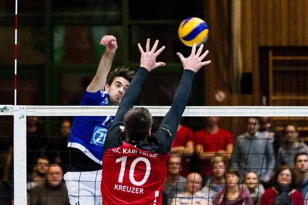 angriff Daniel Malescha (11 VfB) - Block Tim Kreuzer (10 SSC); DVV-Pokal Achtelfinale: SSC Karlsruhe vs VfB Friedrichshafen, Albgauhalle, Karlsruhe-Ettlingen Germany, 20161026; Karlsruhe-Ettlingen Copyright: xWuechnerx xEibner-Pressefotox EP_nwr