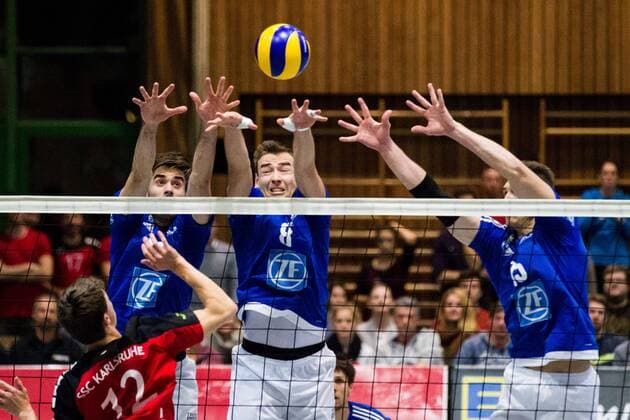 Block Dreierblock Daniel Malescha (11 VfB), Georg Klein (8 VfB) und Armin Mustedanovic (15 VfB) - Angriff Lukas Jaeger (12 SSC); DVV-Pokal Achtelfinale: SSC Karlsruhe vs VfB Friedrichshafen, Albgauhalle, Karlsruhe-Ettlingen Germany, 20161026; Karlsruhe-Ettlingen Copyright: xWuechnerx xEibner-Pressefotox EP_nwr