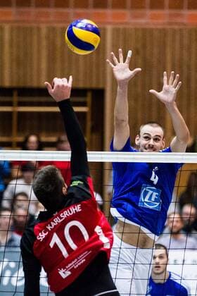 Block Doppelblock Daniel Malescha (11 VfB), Andreas Takvam (4 VfB) - Angriff Tim Kreuzer (10 SSC); DVV-Pokal Achtelfinale: SSC Karlsruhe vs VfB Friedrichshafen, Albgauhalle, Karlsruhe-Ettlingen Germany, 20161026; Karlsruhe-Ettlingen Copyright: xWuechnerx xEibner-Pressefotox EP_nwr