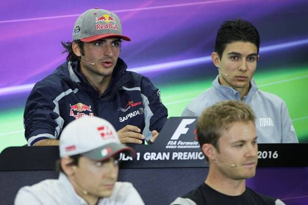 Formula One drivers Spanish Carlos Sainz (C, up) from Toro Rosso and French Esteban Ocon (R, up) from Manor take part at a press conference PK Pressekonferenz during Mexico s Formula One Grand Prix, due to start next 30 October at Hermanos Rodriguez racetrack, in Mexico City, Mexico, 27 October 2016. EFE Jose Mendez GRAND PRIX FORMULA ONE PRESS CONFERENCE IN MEXICO !ACHTUNG: NUR REDAKTIONELLE NUTZUNG!  MEX001 20161027-636131947914820283
