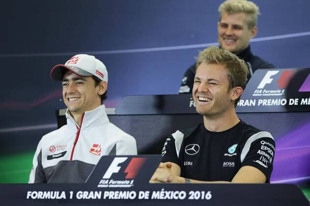 Formula One drivers, Mexican Esteban Gutierrez (L, down) from Haas and German Nico Rosberg (R,down) from Mercedes take part at a press conference PK Pressekonferenz during Mexico s Formula One Grand Prix, due to start next 30 October at Hermanos Rodriguez racetrack, in Mexico City, Mexico, 27 October 2016. EFE Jose Mendez GRAND PRIX FORMULA ONE PRESS CONFERENCE IN MEXICO !ACHTUNG: NUR REDAKTIONELLE NUTZUNG!  MEX001 20161027-636131949228167445
