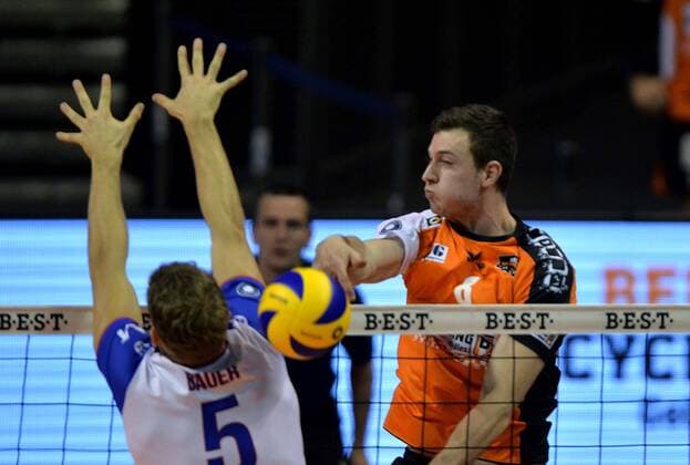 Volleyball, DVV Pokal, Berlin Recycling Volleys - United Rhein Main Volleys Volleyball Herren Berlin 27.10.2016 POKAL ACHTELFINALE Max Schmeling Halle Berlin Recycling Volleys geg United Volleys Rhein-Main Lukas BAUER 5 United Volleys geg Graham VIGRASS 8 scc
