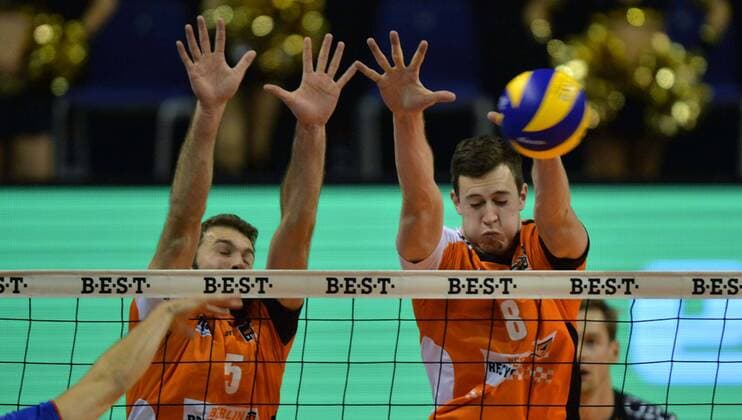 Volleyball, DVV Pokal, Berlin Recycling Volleys - United Rhein Main Volleys Volleyball Herren Berlin 27.10.2016 POKAL ACHTELFINALE Max Schmeling Halle Berlin Recycling Volleys geg United Volleys Rhein-Main Nikola KOVACEVIC 5 scc Graham VIGRASS 8 scc