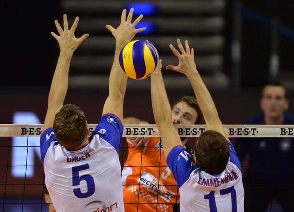 Volleyball, DVV Pokal, Berlin Recycling Volleys - United Rhein Main Volleys Volleyball Herren Berlin 27.10.2016 POKAL ACHTELFINALE Max Schmeling Halle Berlin Recycling Volleys geg United Volleys Rhein-Main vlnr Lukas BAUER 5 United Volleys n Nikola KOVACEVIC 5 scc Jan ZIMMERMANN 17 United Volleys