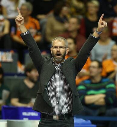 Bilder des Tages - SPORT Trainer Michael Warm Freude Emotion jubelnd Jubel nach Punktgewinn Volleyball DVV Pokal Bundesliga Herren Saison 2016 2017 27.10.2016 BR Volleys Berlin BRV vs. United Rhein Main Volleys