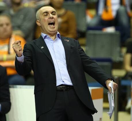 Trainer Roberto Serniotti Freude Emotion jubelnd Jubel nach Satzgewinn Volleyball DVV Pokal Bundesliga Herren Saison 2016 2017 27.10.2016 BR Volleys Berlin BRV vs. United Rhein Main Volleys