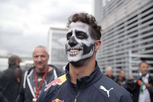 October 27, 2016 - Mexico - EUM20161027DEP14.JPG.CIUDAD DE MEXICO MotoringAutomovilismo-F1.- El piloto australiano, Daniel Ricciardo, de la escuderia Red Bull de F1, asiste pintado de la cara a las actividades, previas a la celebracion del Gran Premio de Mexico 2016 de la Formula 1, en el Autodromo Hermanos Rodriguez, 27 de octubre de 2016. Foto: Agencia EL UNIVERSALAlejandro AcostaJMA Latin News - October 27, 2016  - ZUMAu78_ 20161027_zaf_u78_028